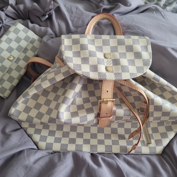 Woman's Purse - Picture 8 of 16